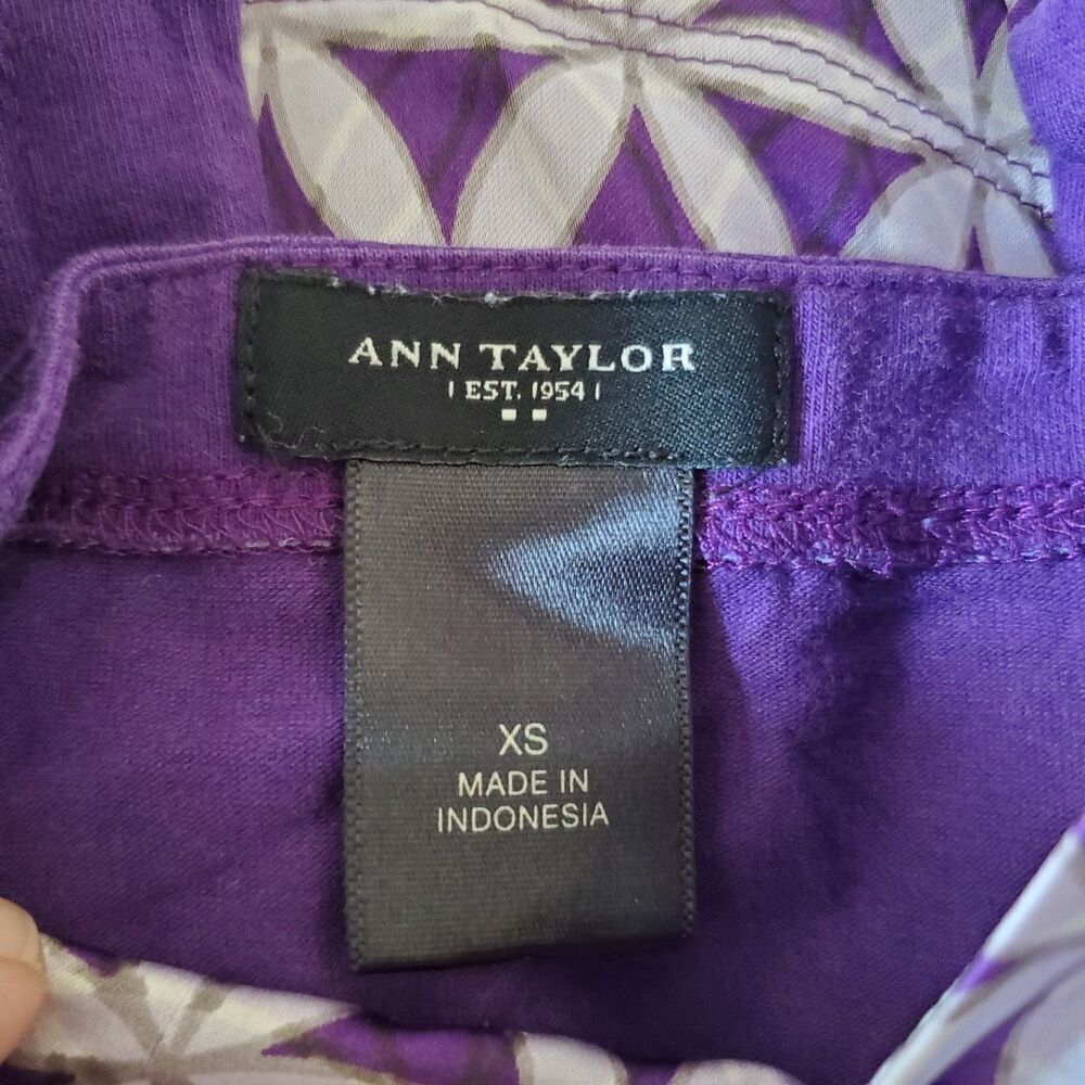 Ann Taylor Sleeveless Top Geometric Design, Purple Satin Womens Size XS - Picture 3 of 13